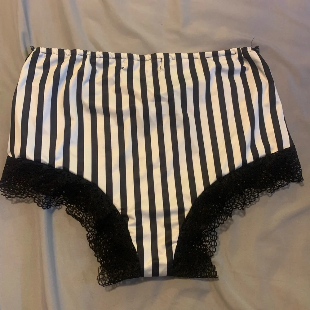 NWOT Intimate Sleep Set. - Picture 4 of 5